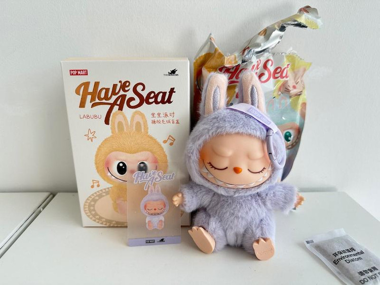 عروسک لبوبو اورجینال مدل Haue A Seat POP MART